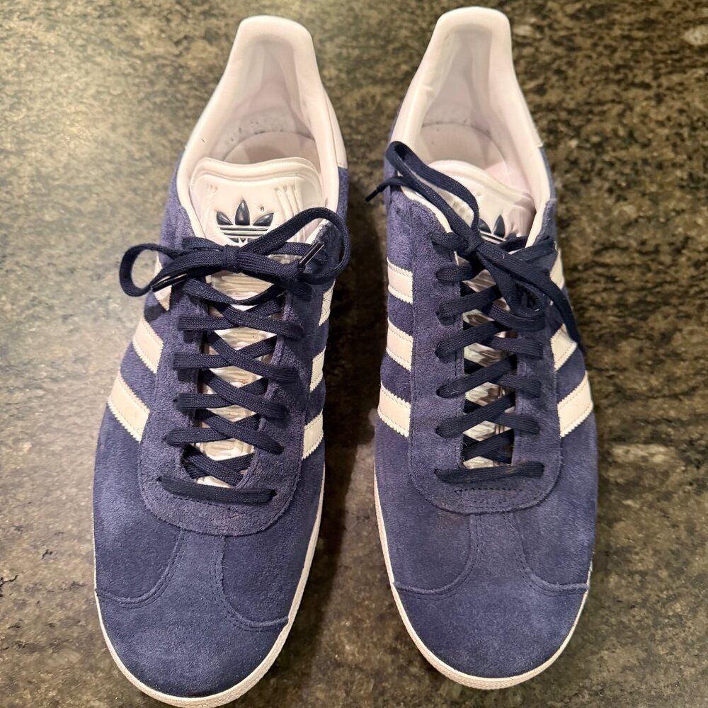Mens size 12 Navy and White Adidas Gazelles in Good Condition